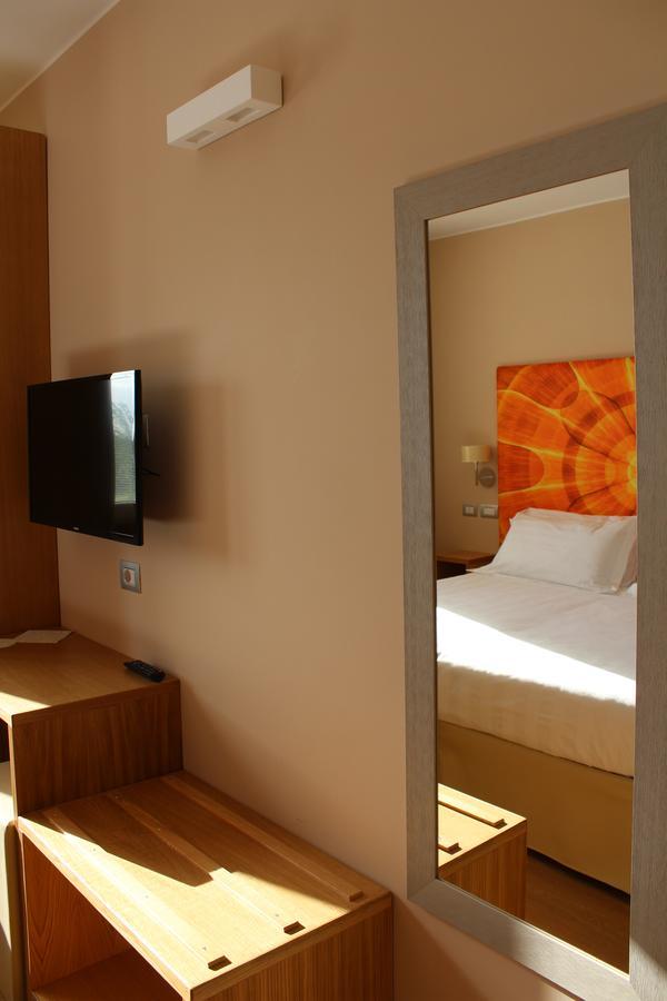 Hotel Dolcedorme Garni Parma Exterior foto
